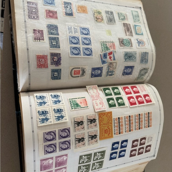 Classic Stamp Collection Album - Picture 7 of 11